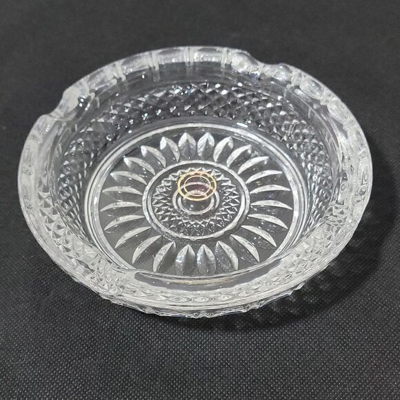 Crystal Clear ashtray (24% lead crystal) - Picture 1 of 3